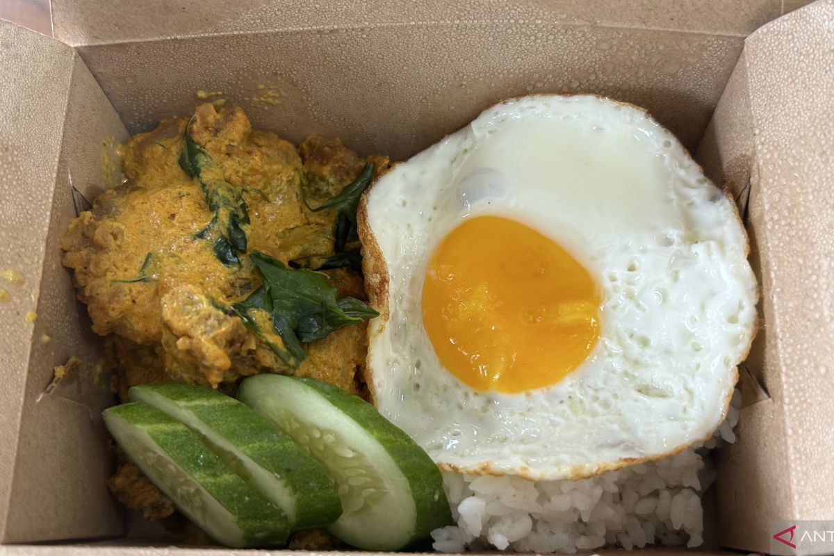 Mencicip rasa nasi ayam paniki dari Chef Juna